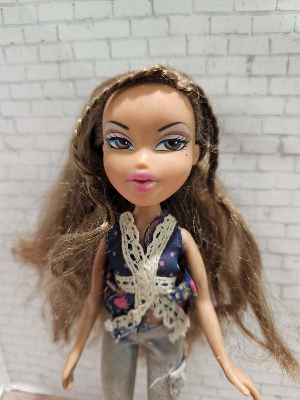 2012 Bratz Trend It Yasmin Doll Original Outfit Boots Brown Hair MGA Rare